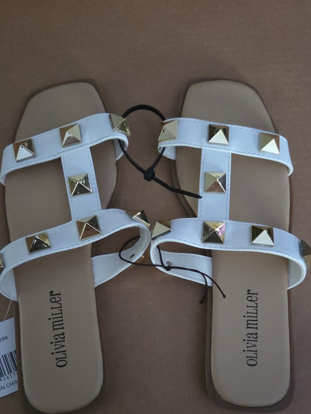 Olivia Miller White Pyramid-Stud Slide Sandals Multiple Sizes